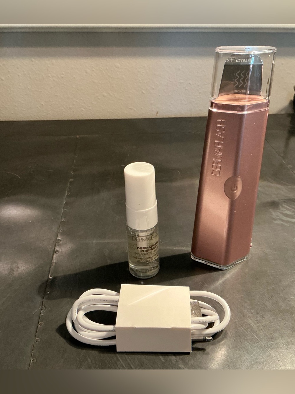 ‼️NWOB Dermapore Dermaflash Rose Gold Facial Extractor and serum infuser